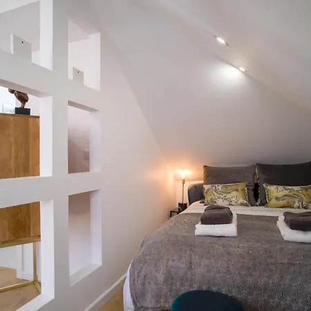 Apartment Good Karma - Bright And Sophisticated With Balcony