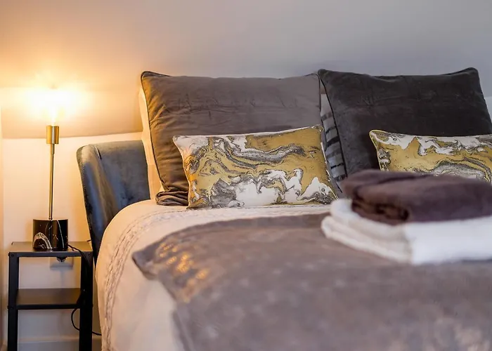 Good Karma - Bright And Sophisticated With Balcony *