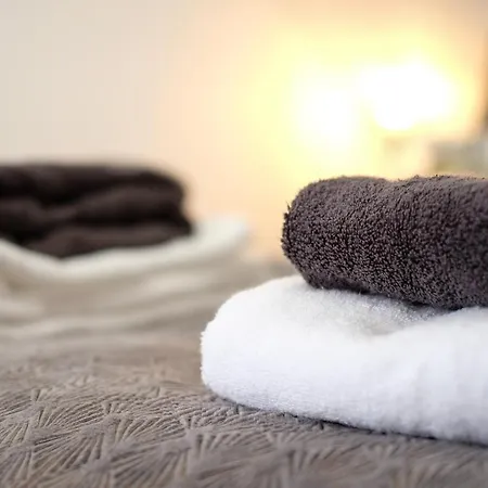 Daire Good Karma - Bright And Sophisticated With Balcony *