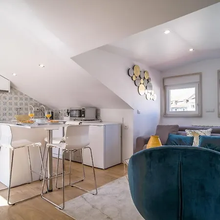 Good Karma - Bright And Sophisticated With Balcony Daire